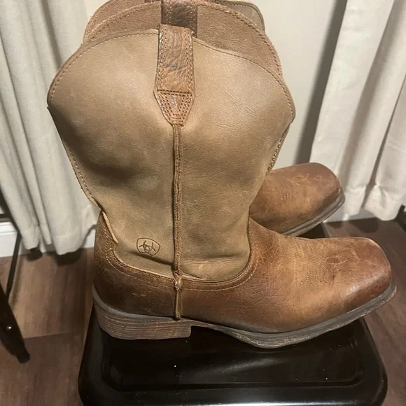 Ariat Brown Cowboy Western Boots with Square Toe
11EE - Picture 7 of 15